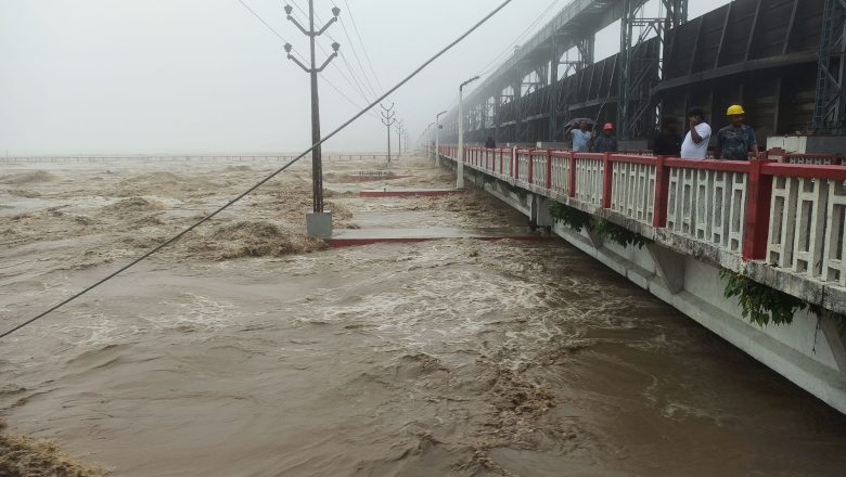 बर्षा रोकिएसंगै सप्तकोसी नदी शान्त हुदै